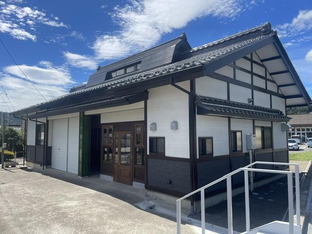 ①外観（正面）