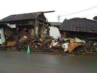 熊本地震により倒壊した住宅