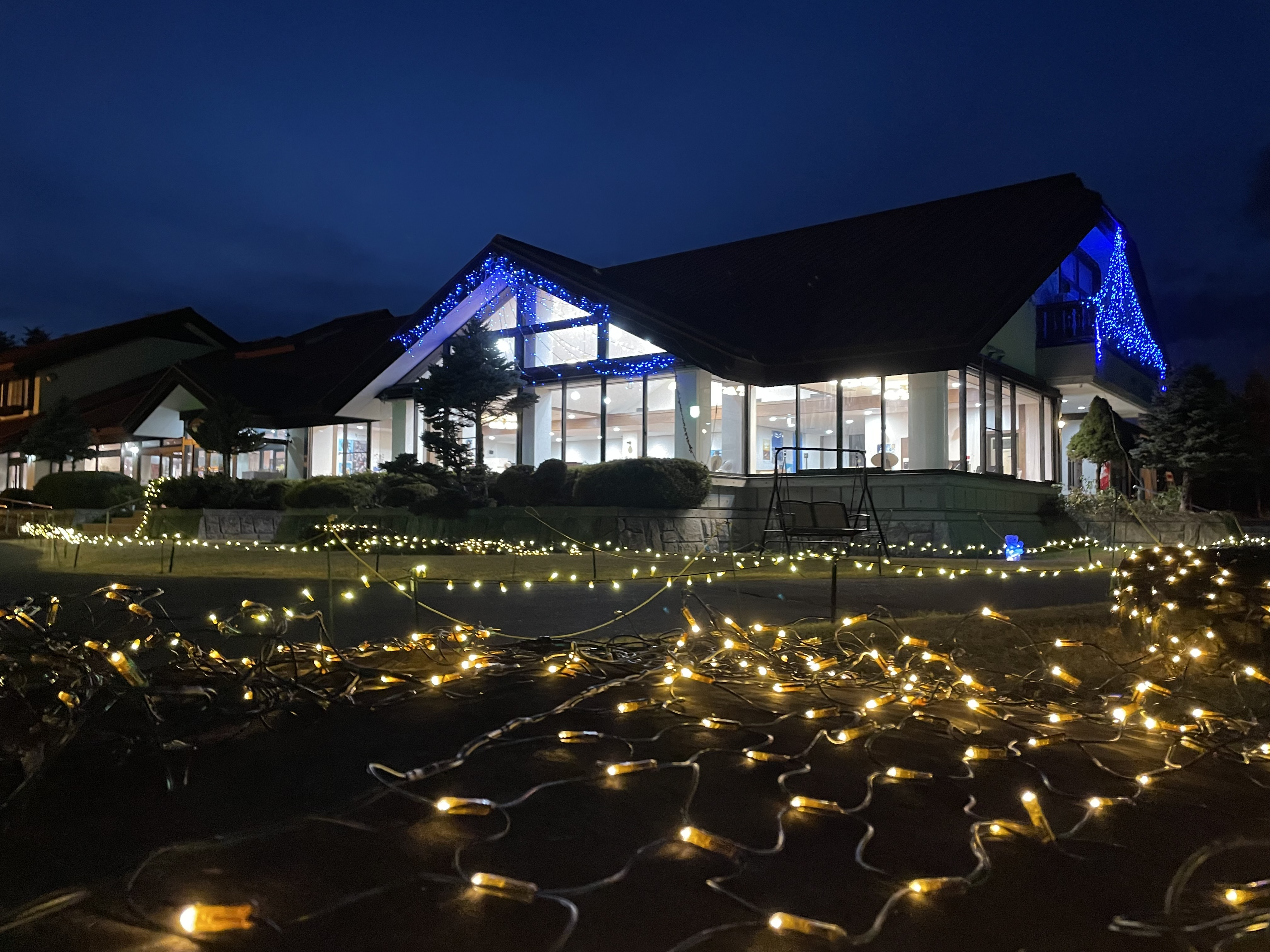 シェーンガルテンおみ　12月よりイルミネーションのライトアップが開始しました